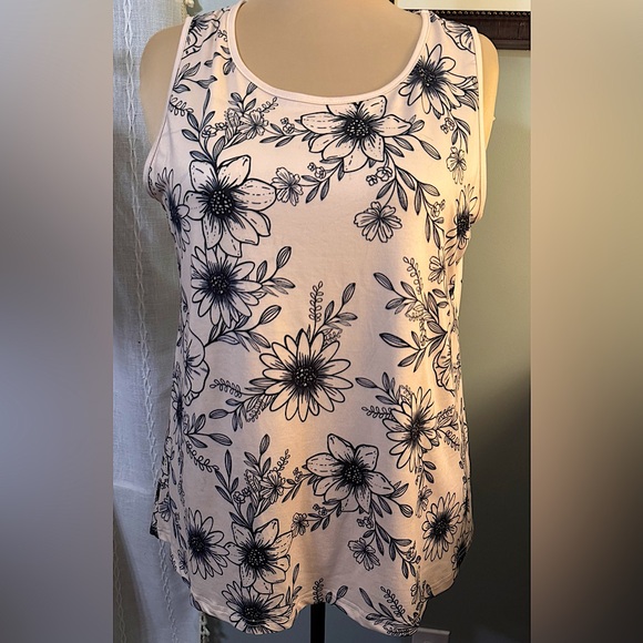 Emery Rose Tops - NEW Emery Rose Plus Size Floral Top 🌻